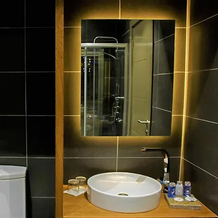 Premium Luxury Boutique & Restaurant Location ! 3*